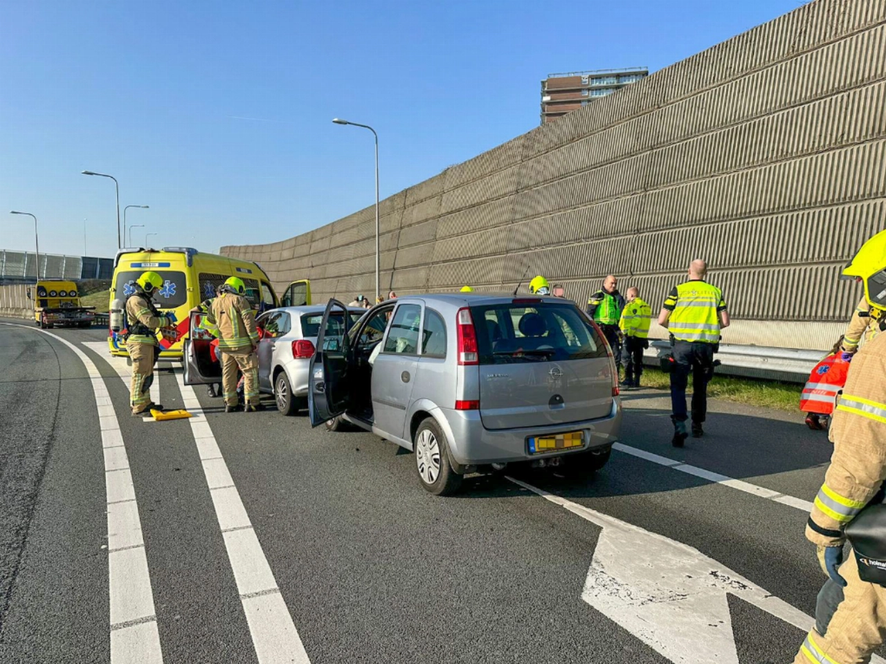 Gewonden bij kop-staart botsing tussen vier auto's